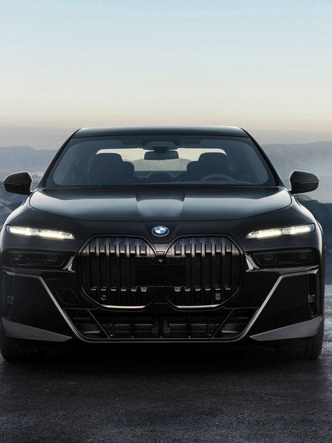 The new BMW 7 Series: automotive luxury and innovations for the digital era.