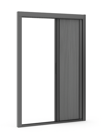 Rede mosquiteira de porta em tecido fino, impedindo a entrada de insetos.