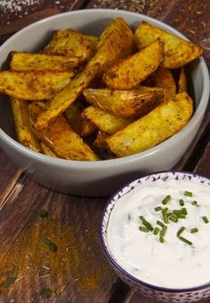 * Les potatoes maison, sauce Deluxe *