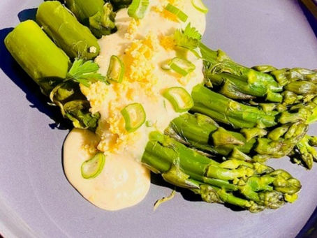 * Salade d'Asperges, sauce vierge et fines herbes *