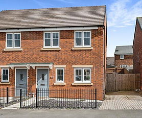 MODERN SEMI-DETACHED HOUSE - BEAUTIFUL 3 BEDROOM 