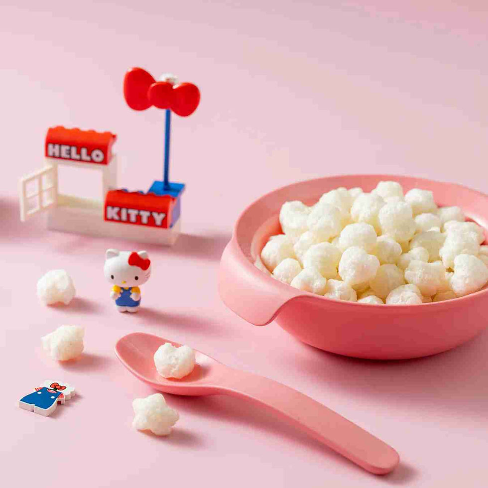 【三麗鷗聯名系列 x 超人氣角色 凱蒂貓 Hello Kitty! 】益生菌米餅 藍莓口味｜三麗鷗聯名隨身串串包 x 益生菌零食｜蘋果口味