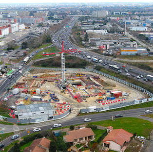 Toulouse. L'impressionnante image de cette future station de la ligne C du métro depuis les airs
Alors que les travaux de la ligne C du métro avancent, certaines stations sortent de terre. C'est le cas de Fontaine Lumineuse à Colomiers. Depuis les airs, le chantier se dévoile.