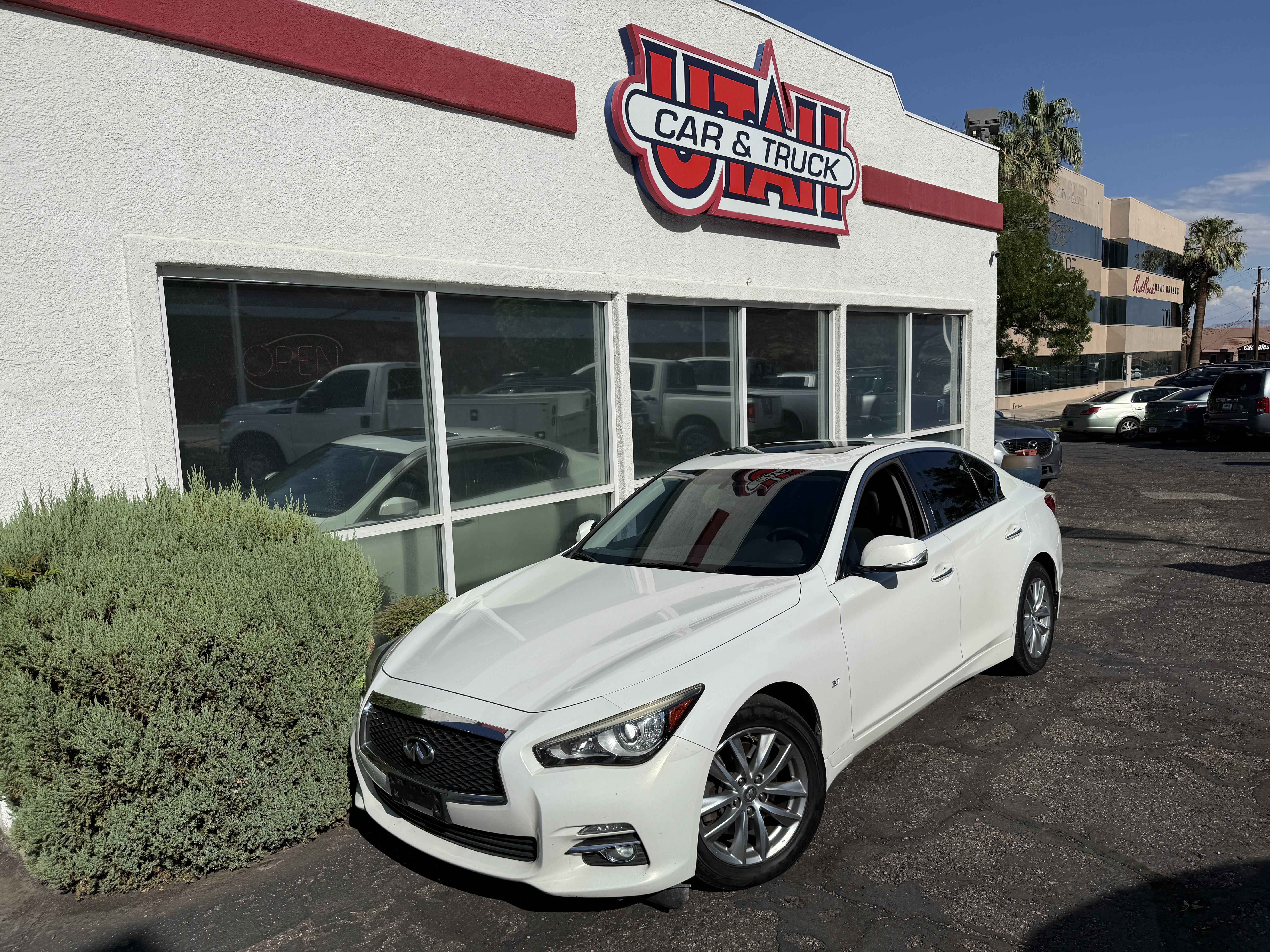 2015 INFINITI Q50
