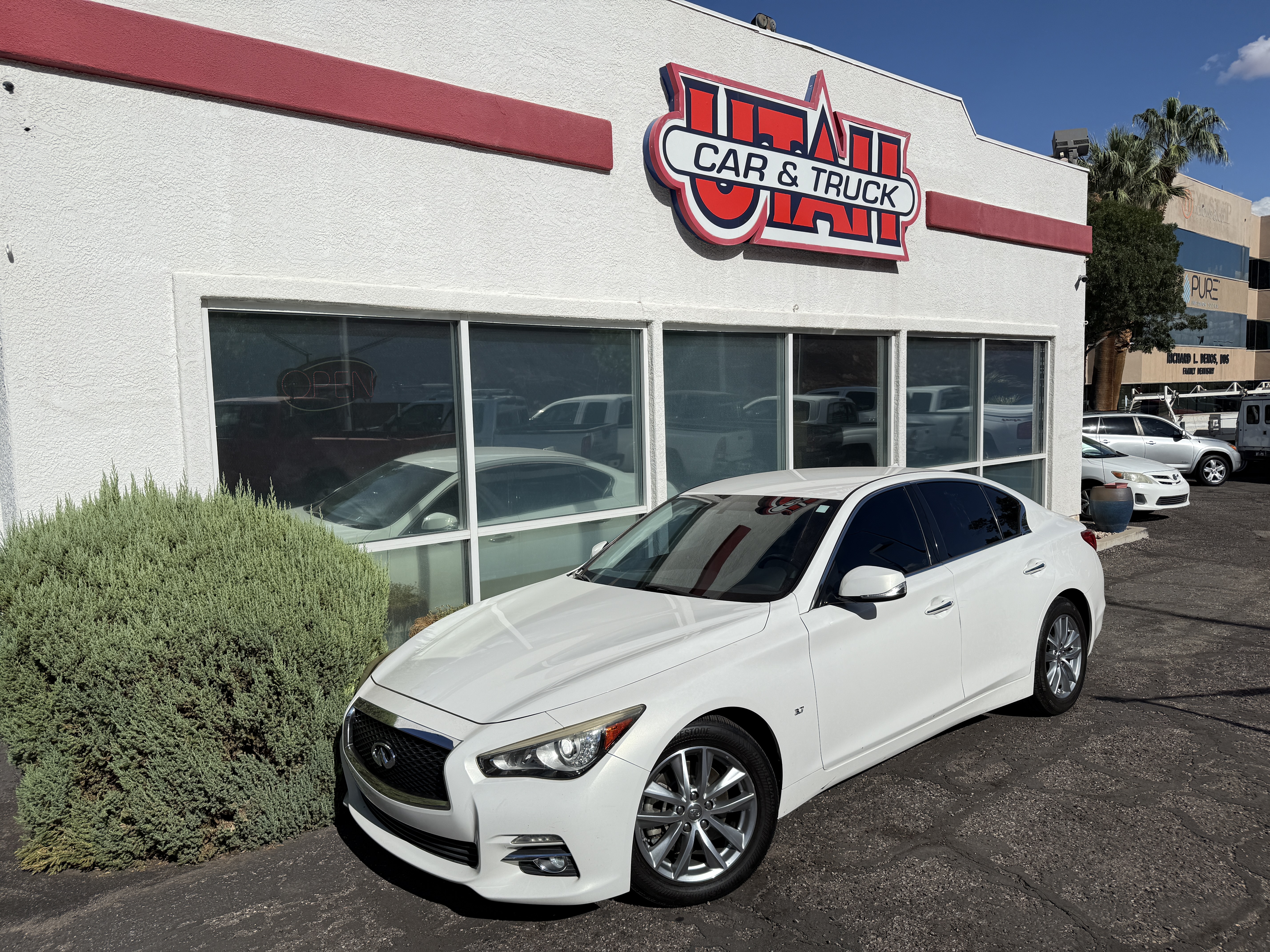2015 INFINITI Q50