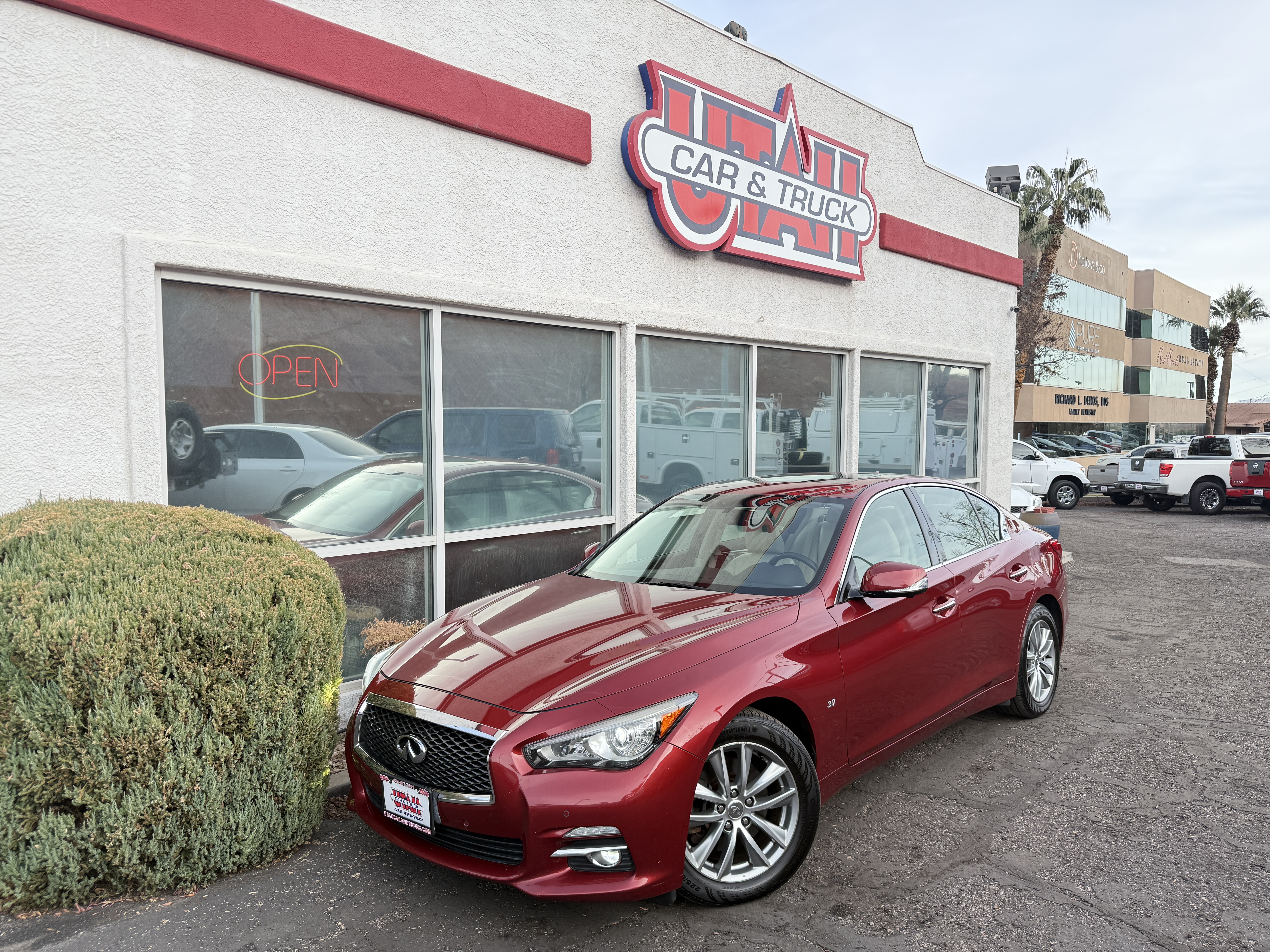 2014 INFINITI Q50 Premium's photo