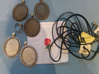 Вышитые украшения, основы для кулонов, колец.