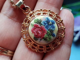 Как сделать кулон, микровышивка на шелке, схема, МК