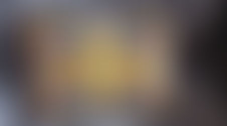 Вышитая подушка в старинном стиле