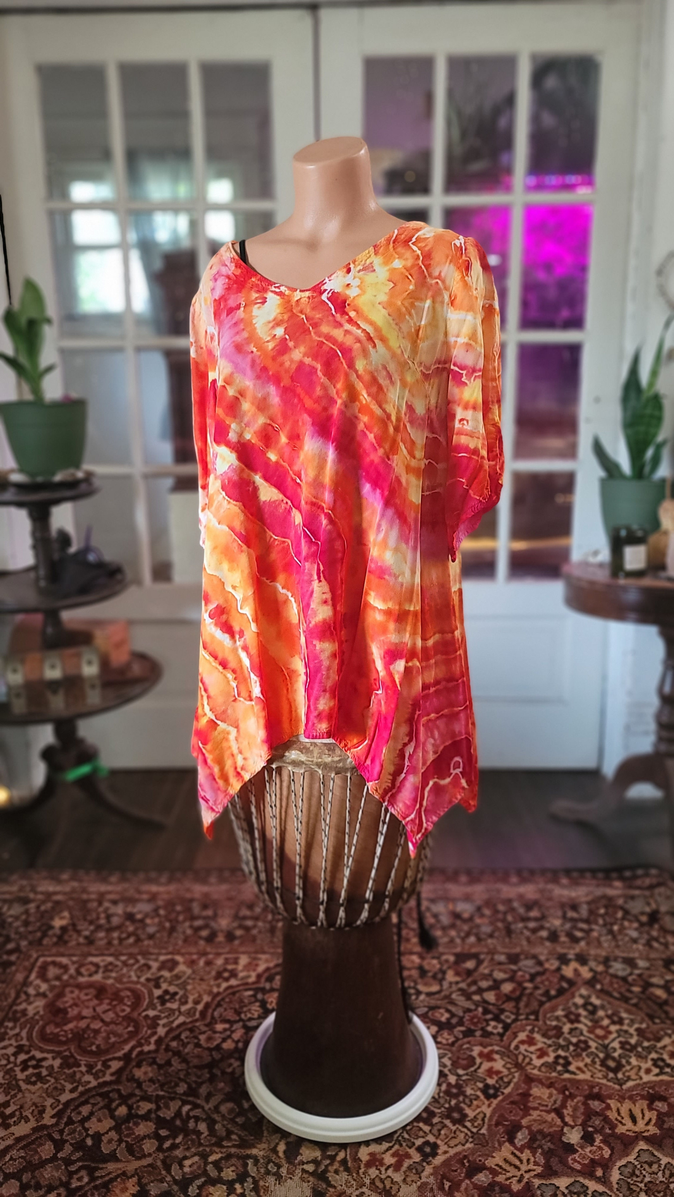 Asymmetrical Tunic with Flare Sleeves Size Large. TD8