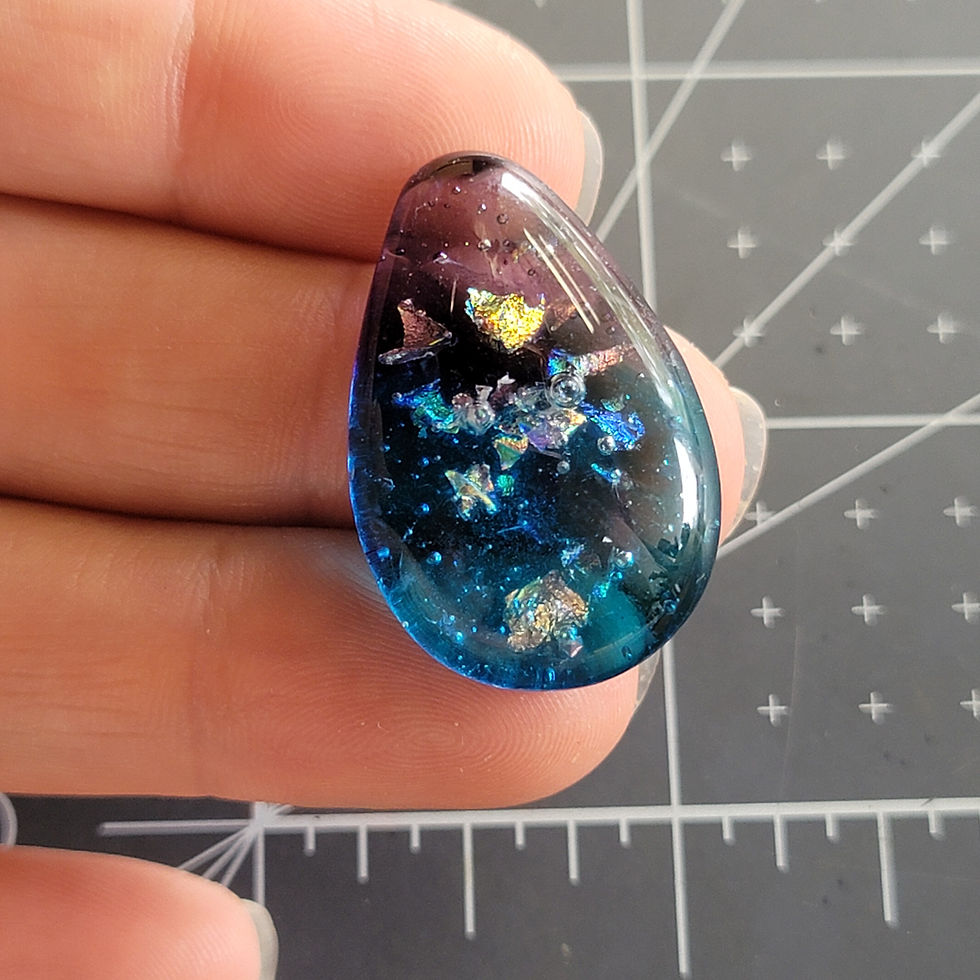 Thumbnail: Dichroic Cabochon A38