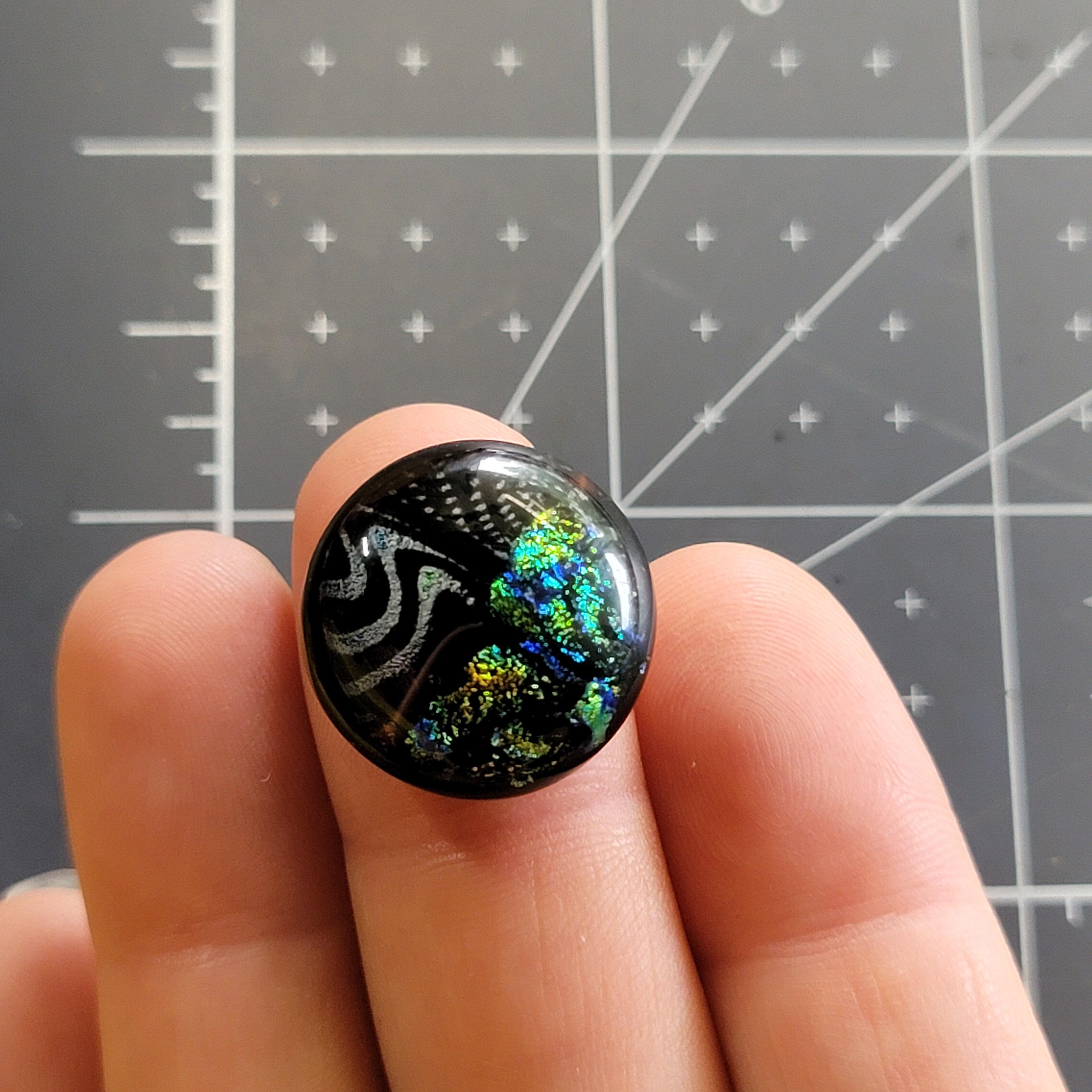 Dichroic Cabochon F46