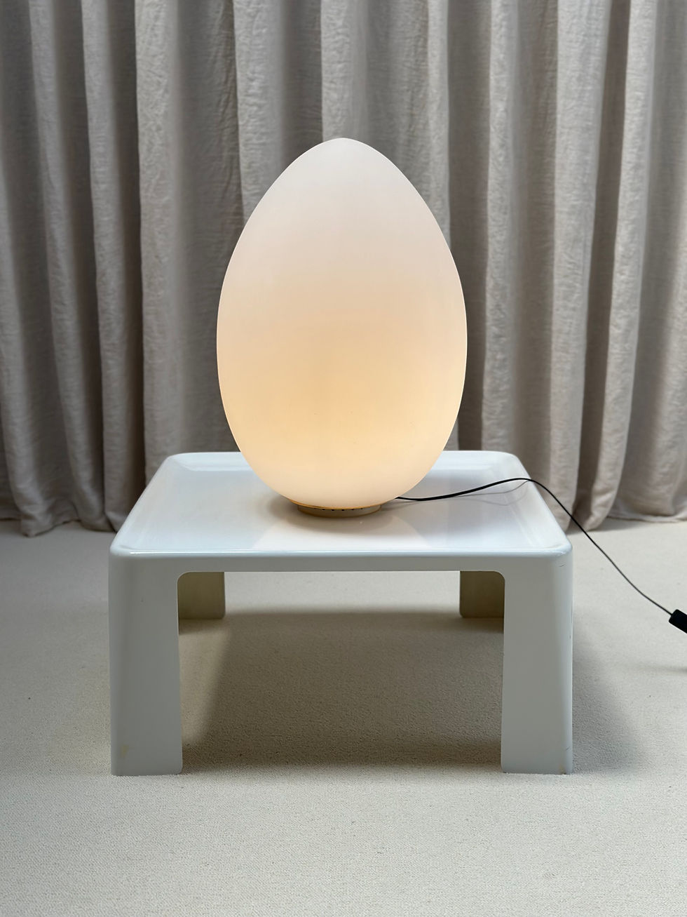 Miniatura: XL Floor/table lamp 'Uovo', Bens Swildens, Fontana Arte, Italy, 70s