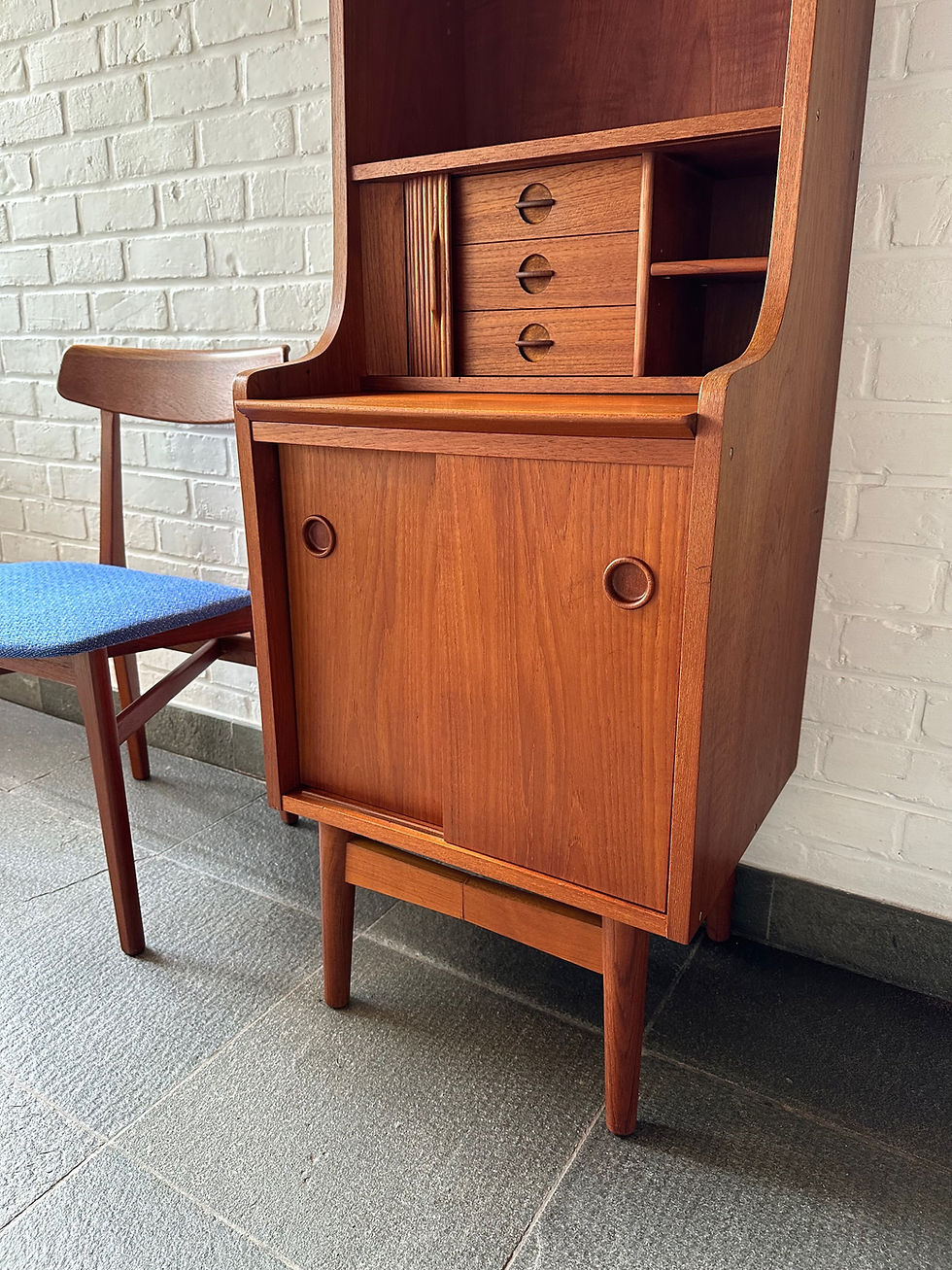 Thumbnail: Deense secretaire kast, Johannes Sorth, Bornholm Møbelfabrik, jaren 60