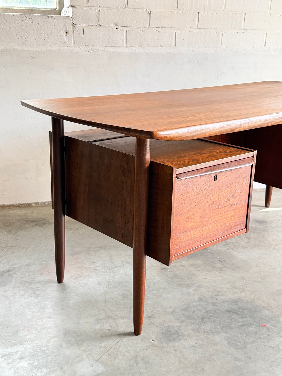 Miniatura: Freestanding writing desk ‘Propos’, Tijsseling, Hulmefa, 