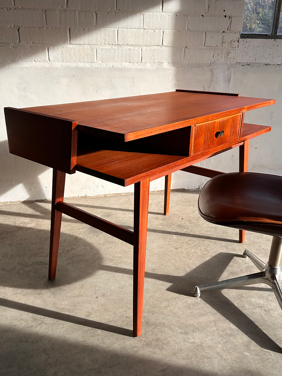 Miniatura: Mid century teak desk