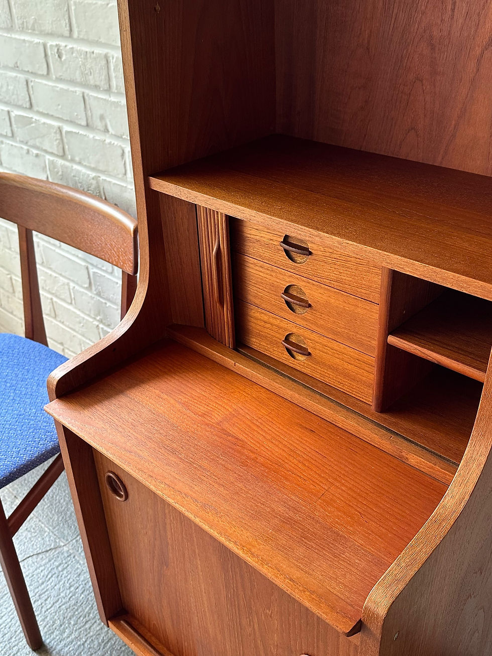 Thumbnail: Deense secretaire kast, Johannes Sorth, Bornholm Møbelfabrik, jaren 60