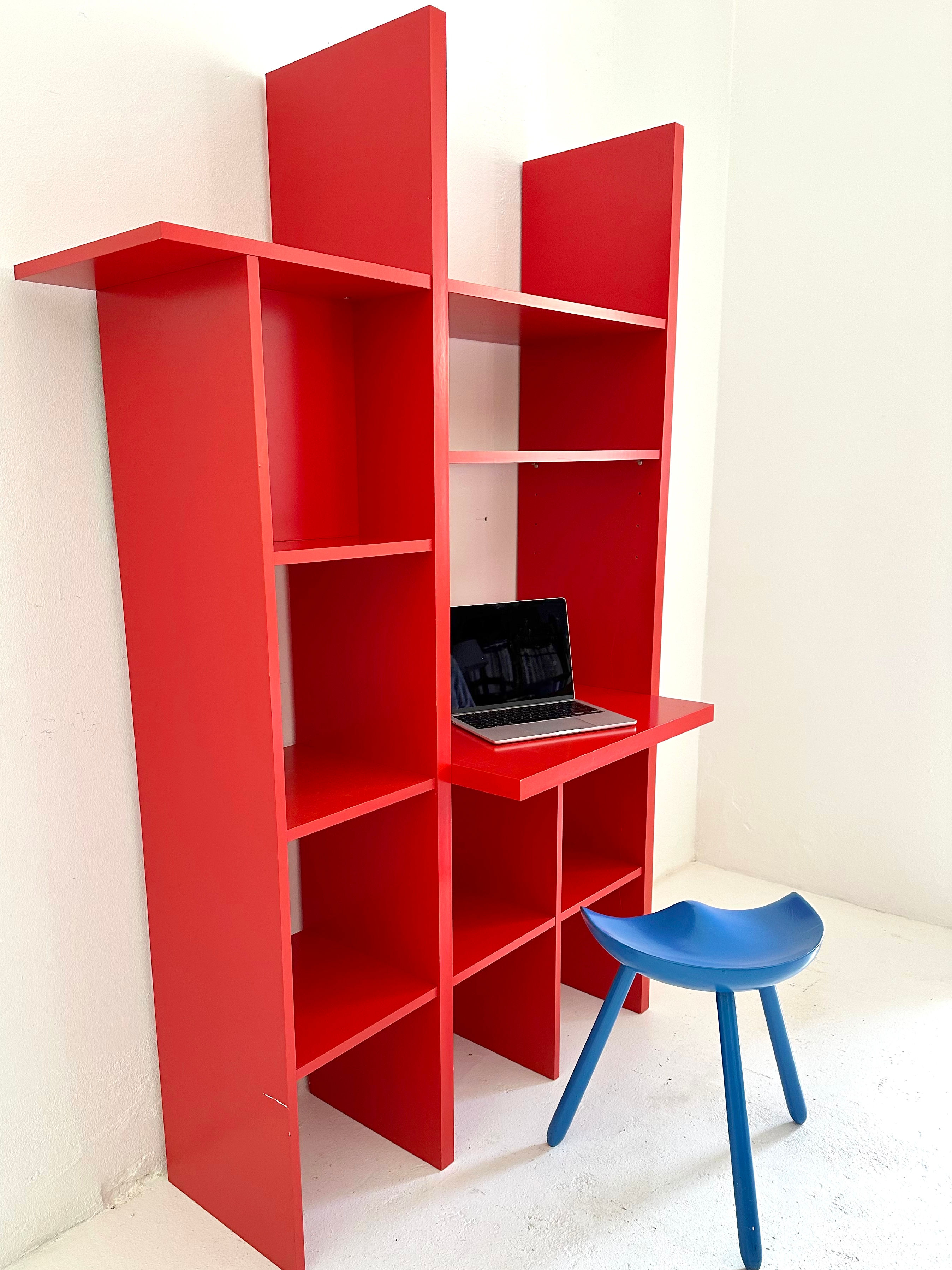 Bureaumeubel, Gauthier France, Rood gelakte MDF