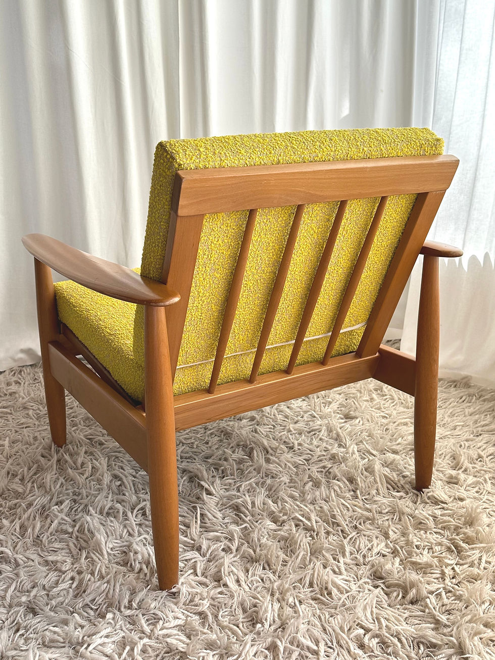 縮圖：Danish armchair, 70s
