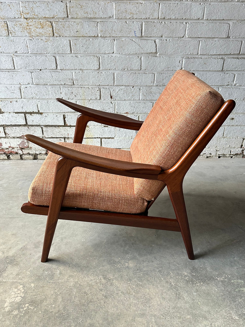 縮圖：Pair of teak armchairs, 60s