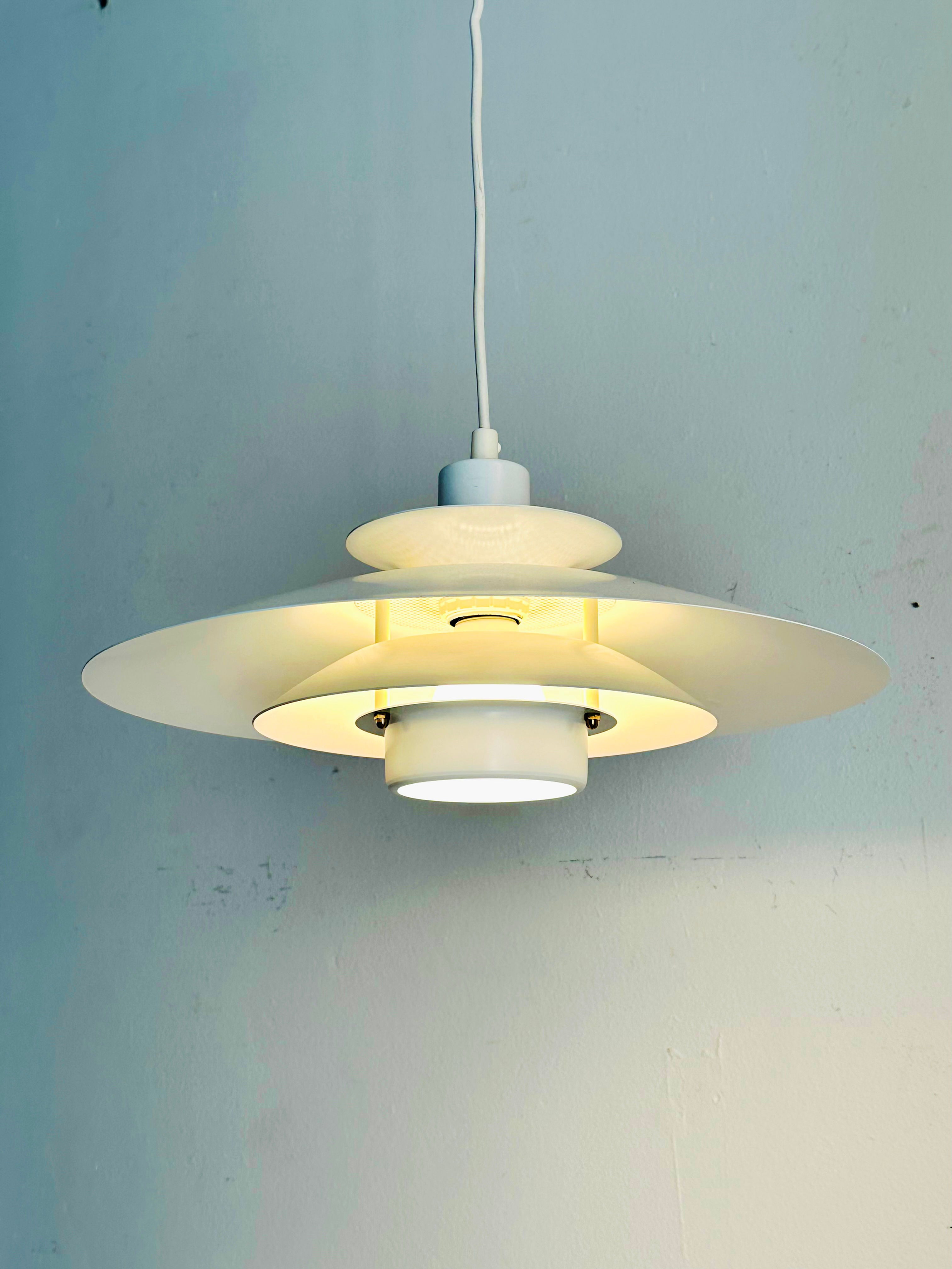 Deense schalenlamp, Jeka Metaltryk, model Volga