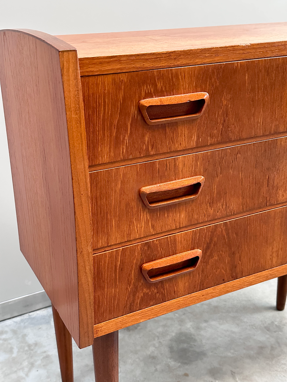 Miniatura: Small Danish teak chest of drawers, 60s