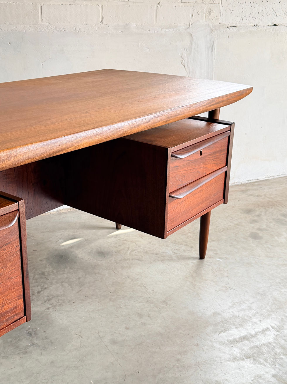 Miniatura: Freestanding writing desk ‘Propos’, Tijsseling, Hulmefa, 
