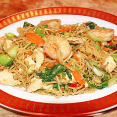 Lo Mein (Stir-Fried Egg Noodles with Chicken & Shrimp)