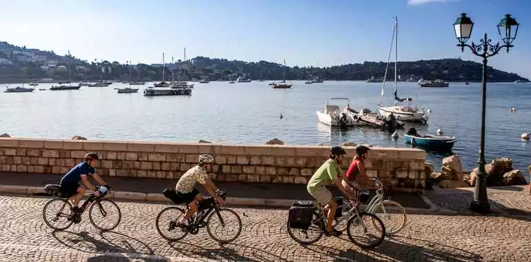mediterranee-a-velo-villefranche.webp
