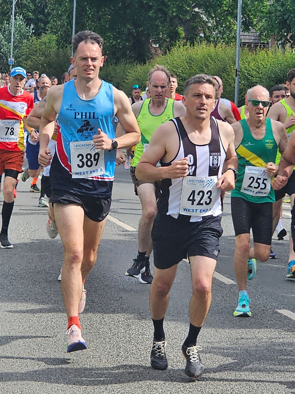 Red Kites Soar Whilst Runners Seek Shade