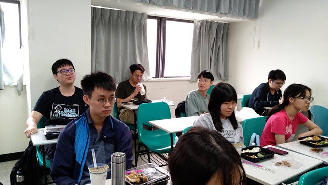 同學提問。圖/化學系提供。