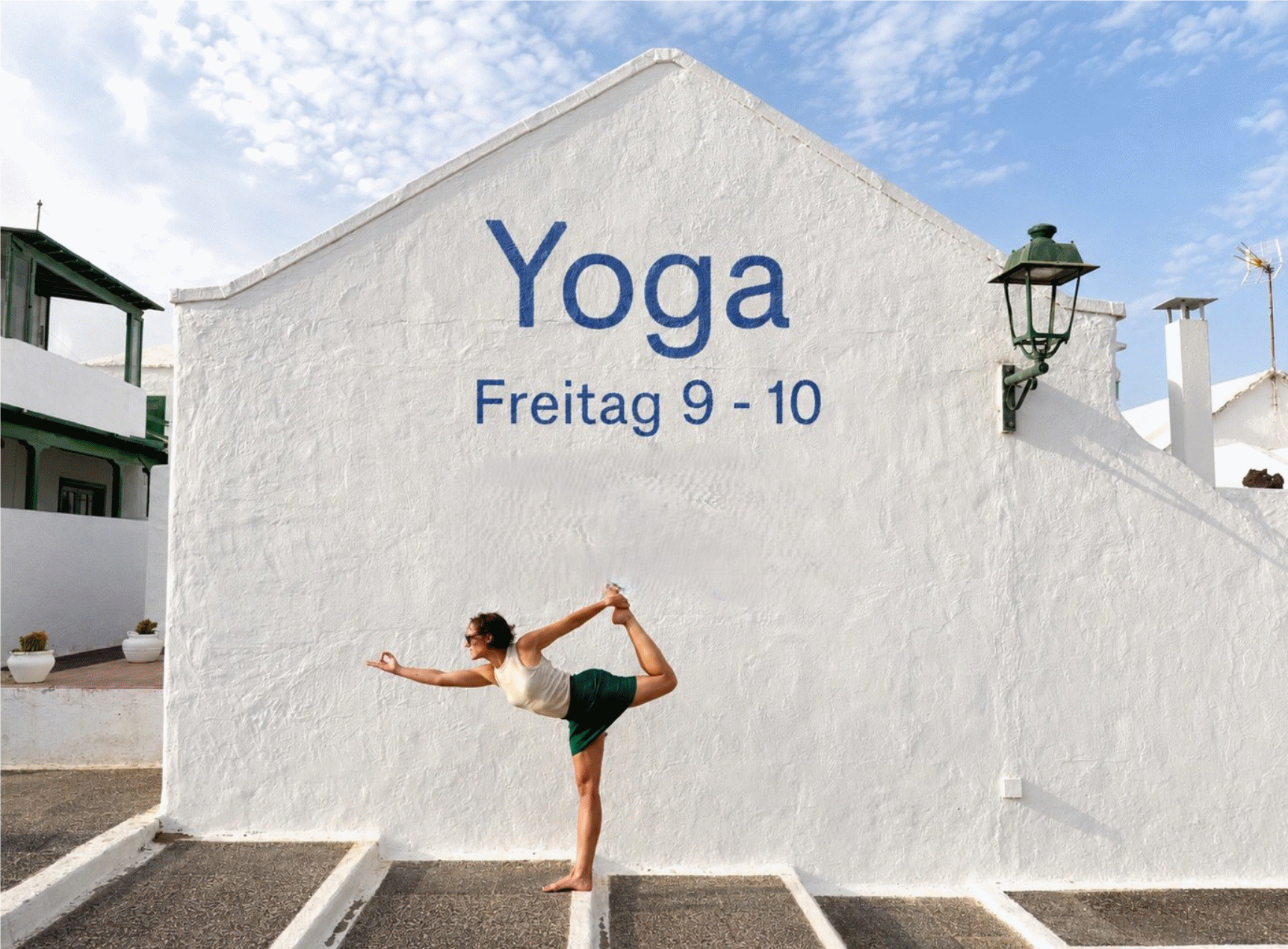 manuela yoga.gif