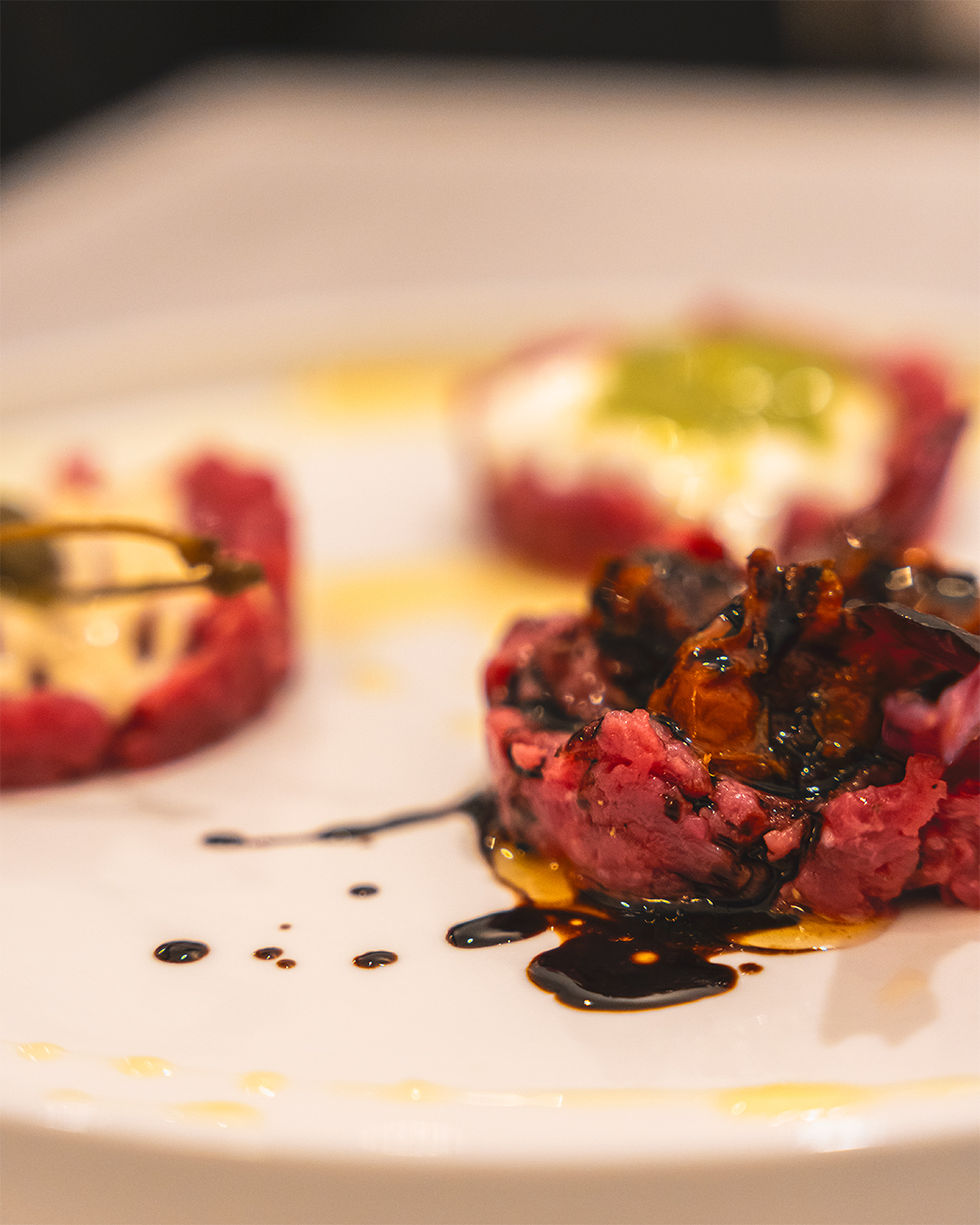 fotografia professionale di una tartare di carne