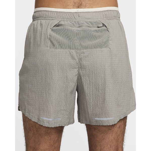 サムネイル： ナイキ ストライド ランニング ディビジョン メンズ Dri-FIT 13cm ランニングショートパンツ (インナー付き) FZ0612 053