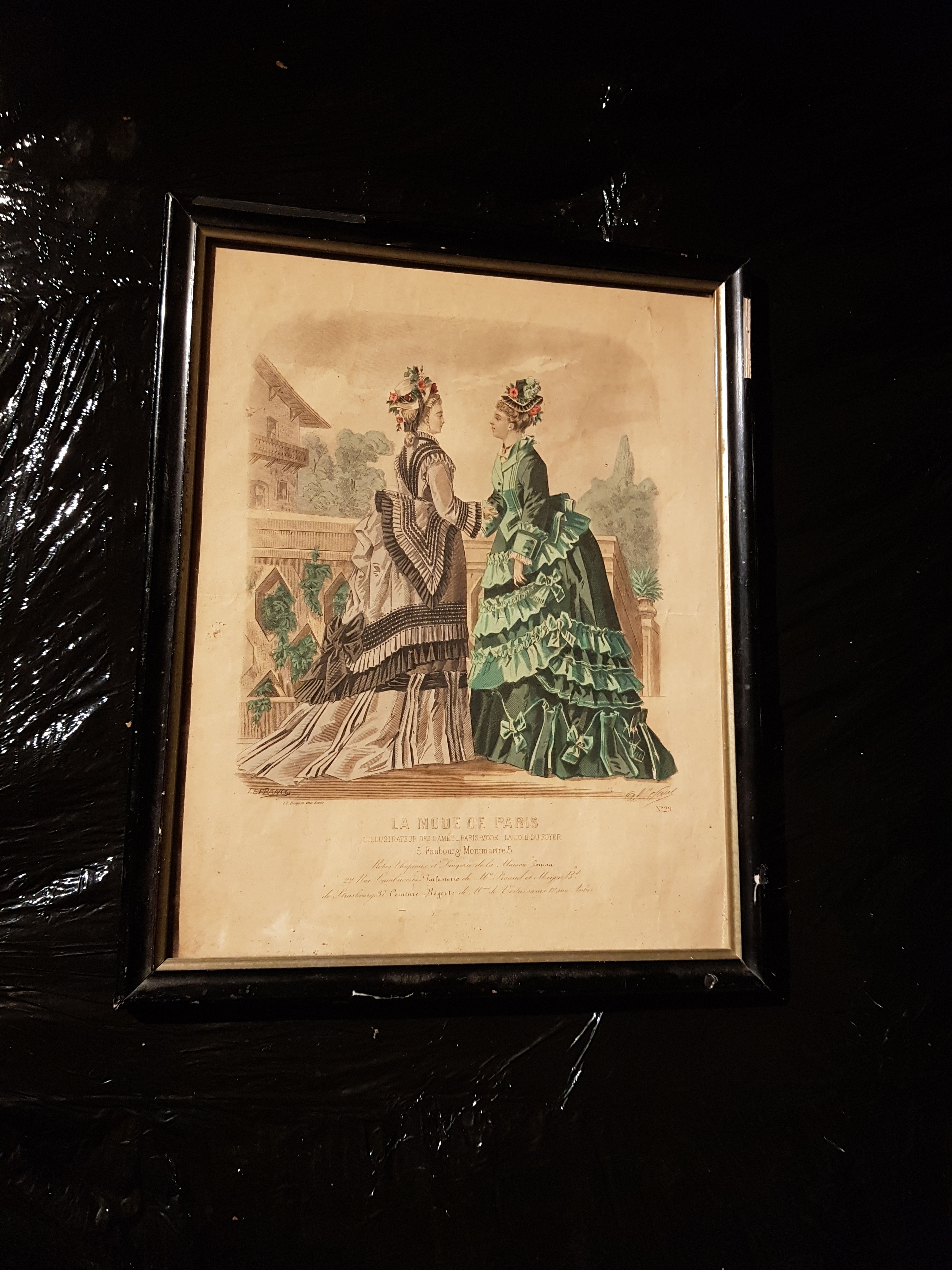 Tableau  ancien gravure  signé contresigné numéroté. Titré :La mode de Paris. 