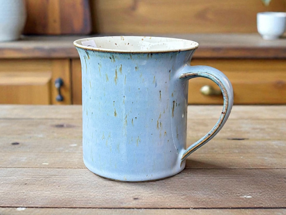 Miniaturbild: Getöpferte Tasse aus Keramik