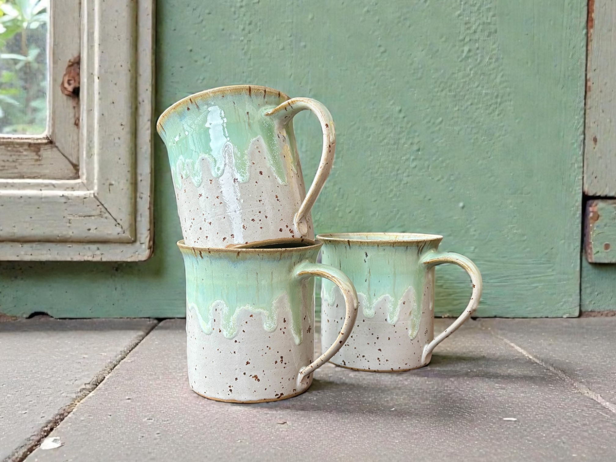 Drei handgefertigte Keramiktassenin natürlichen Glasurfarben - stilvolle Unikate vom keramikatelier Jasmin Janker
