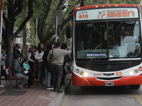 Viajar cuesta el doble en el Sur que en Gran Mendoza: la pelea por una tarifa justa en los colectivos