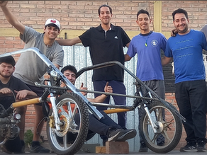 Un city car sanrafaelino hecho de ingenio y chatarra
