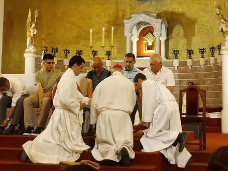 TRAS LA MISA DEL LAVADO DE PIES Y LA VISITA A LAS 7 IGLESIAS LLEGA EL VÍA CRUCIS DEL ENCUENTRO
