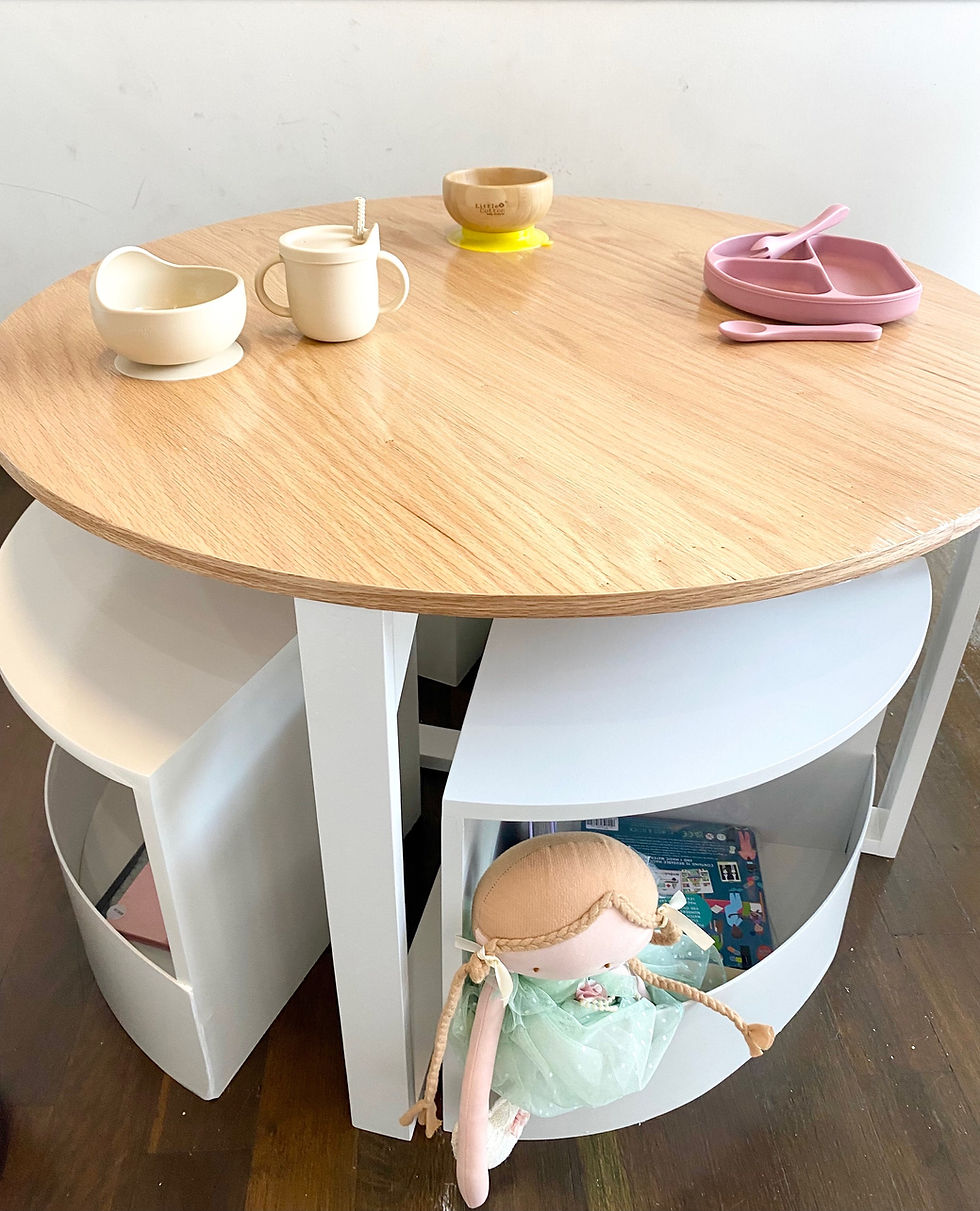 Miniatura: Mesa con sillas-juguetero