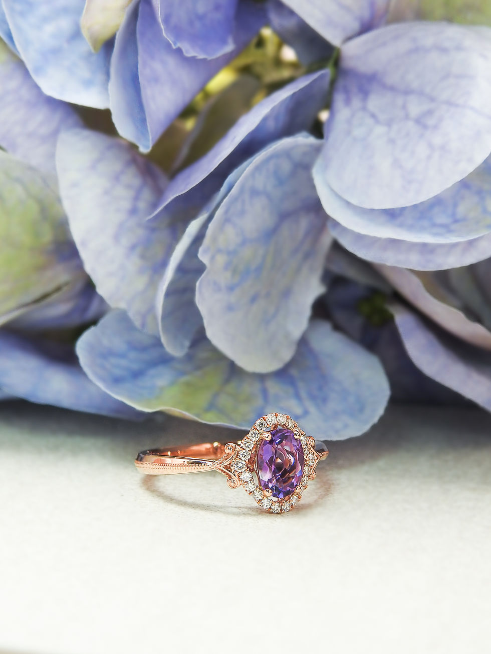 縮圖：Fancy Amethyst with Halo Ring