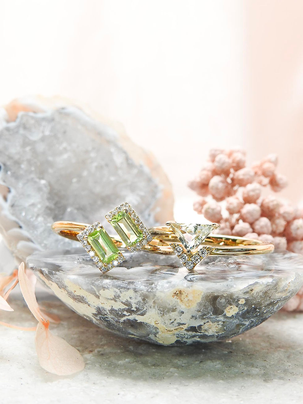 縮圖：Triangular Green Amethyst Ring