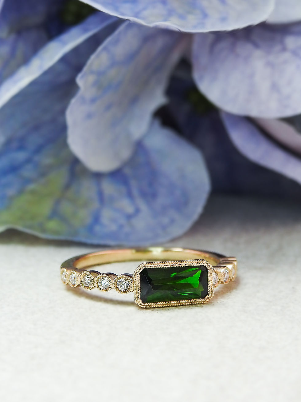 縮圖：Diopside and Diamond Ring