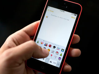 Can Emojis Replace Words to Express Our Hearts and Minds?