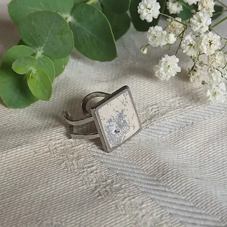 Bague artisanale ajustable carrée en inox ciment et cristaux