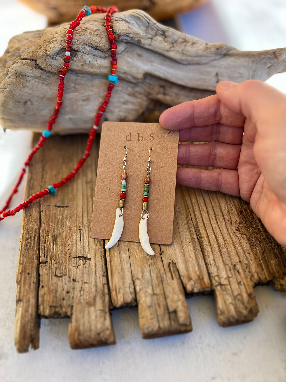 Thumbnail: Coyote Tooth Earring / Red White Hearts