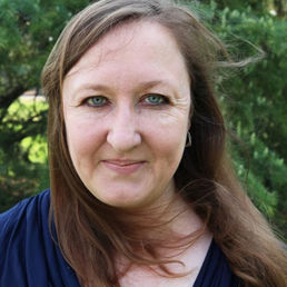 Karen Bales headshot.