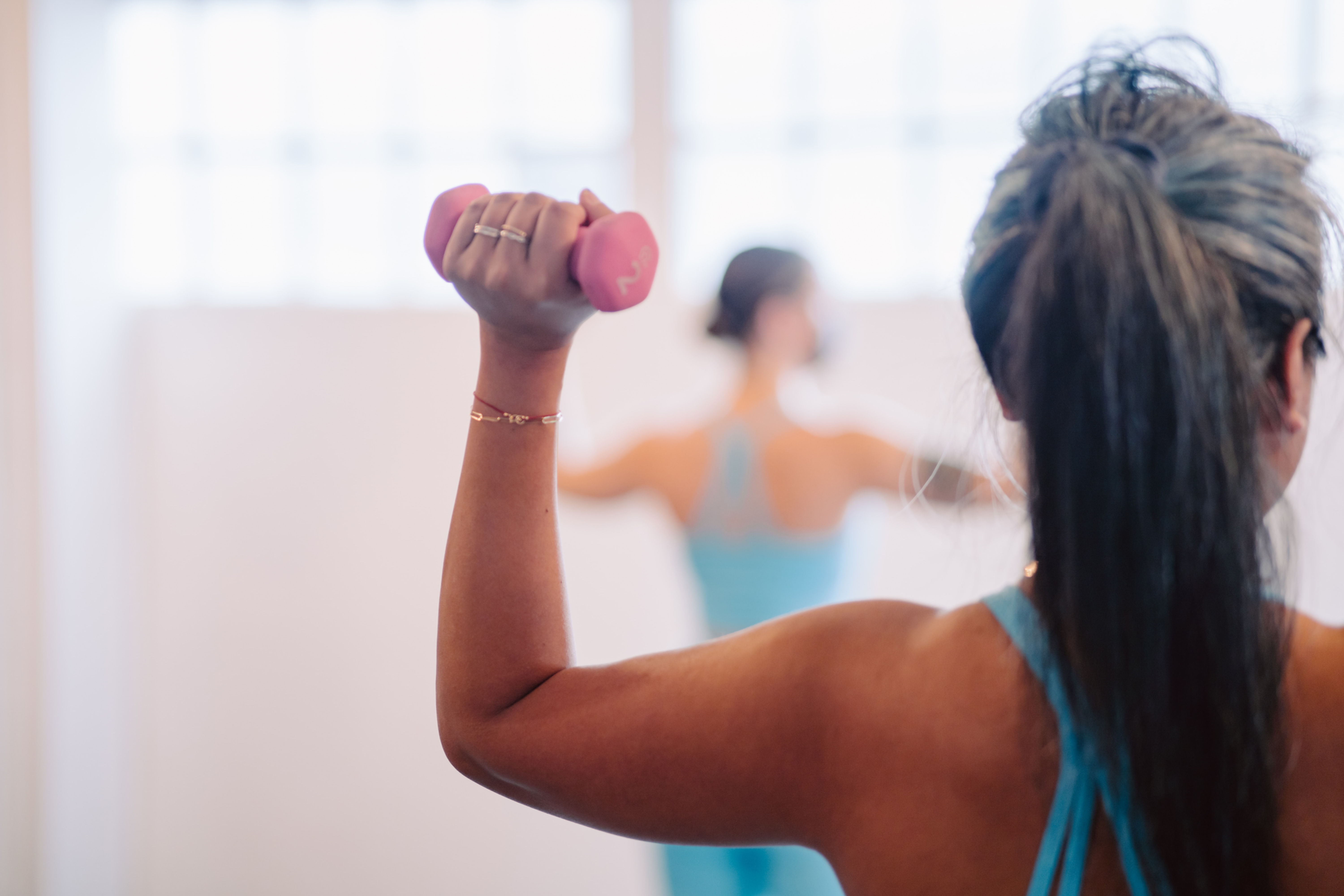 Van kickboksen voor vrouwen, sportschool voor vrouwen, ladies only gym, groepslessen voor vrouwen van tot bbb, billen, benen, buik, lifestyle programma, afvallen, aankomen, strakker worden, krachttraining, yoga, van bootcamp tot stretching — je kiest wat bij jou past. En wij zorgen dat jij je gesteund voelt in elke stap. Ontdek onze community. Een veilige sportomgeving voor vrouwen. Voor alle leeftijden, elke vrouw is welkom. We doen het samen.