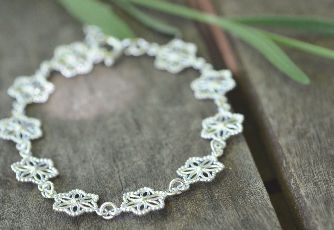 Silberarmkette Blumen